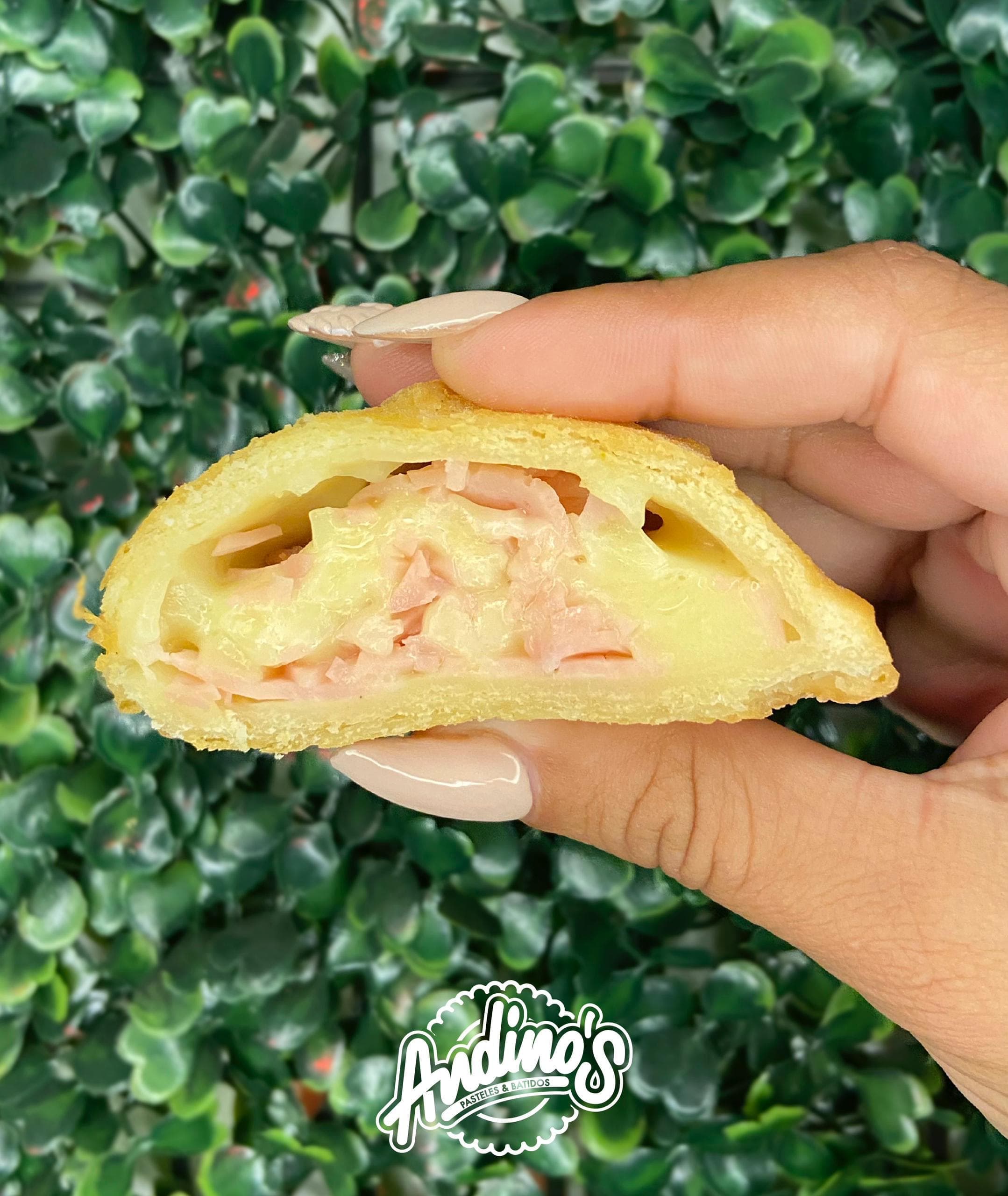 Pastelito Jamón y queso