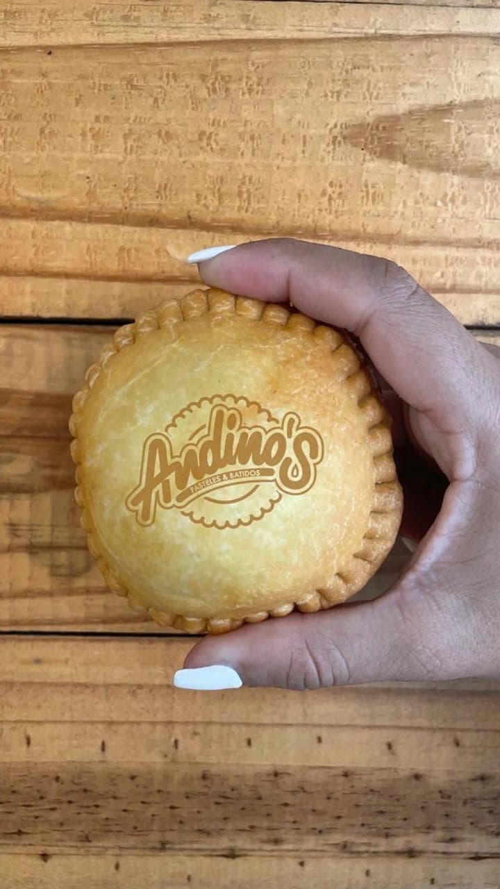 Pastelito Champiñón, queso y tocineta