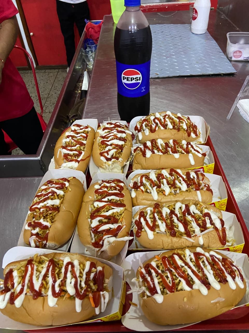 10 Perritos Calle + Refresco 1 L