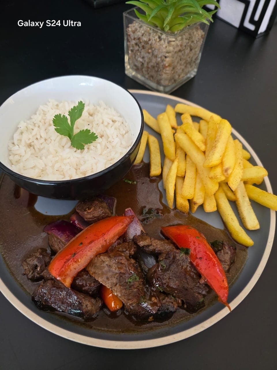 Lomo saltado