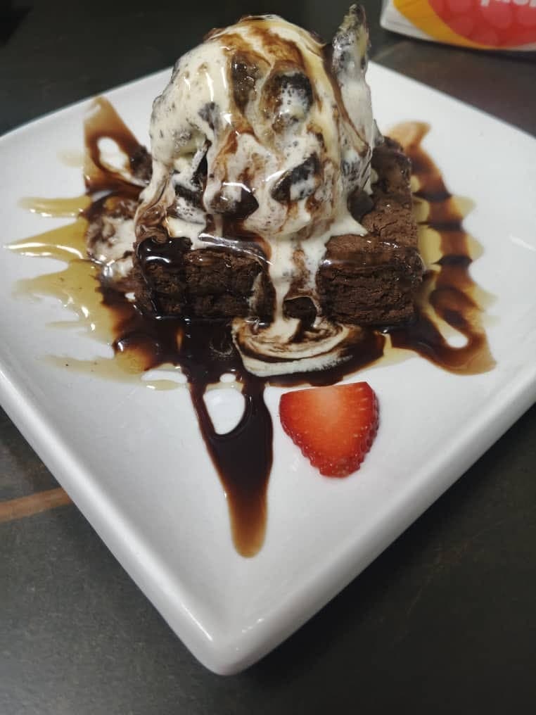 Brownie con helado