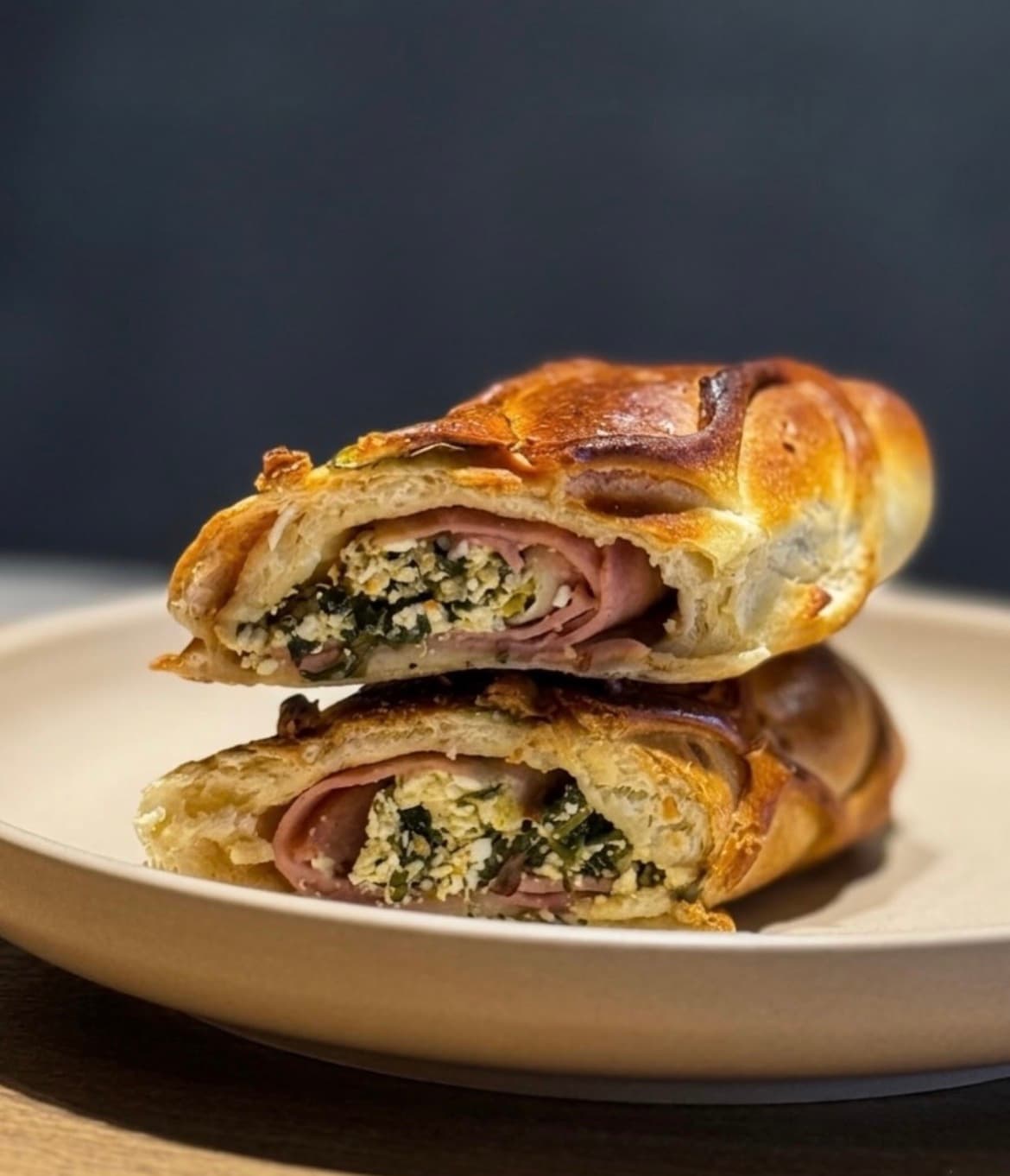 Cachito de Jamón y Queso Crema